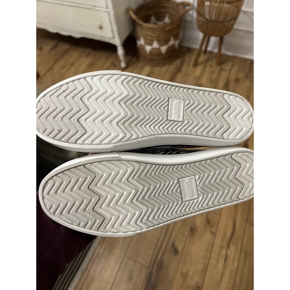 Tom’s size 7.5 womens zebra print slip on shoes - Picture 3 of 3
